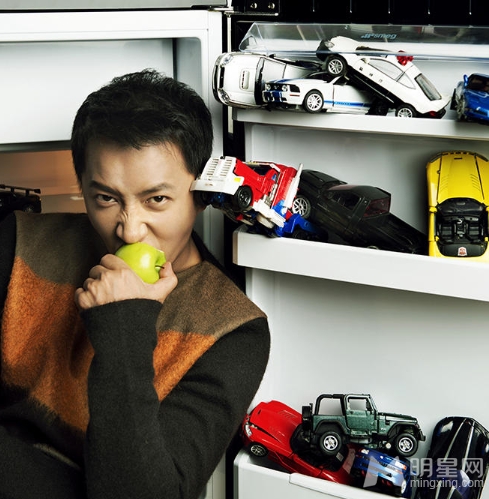 韩庚童心未泯 杂志写真尽显青春活力