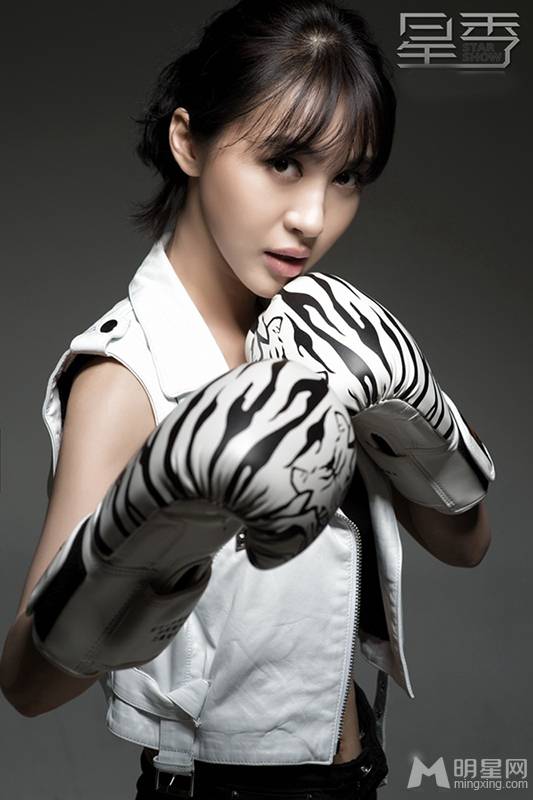 内地女星李菲儿尽显娇俏精灵写真