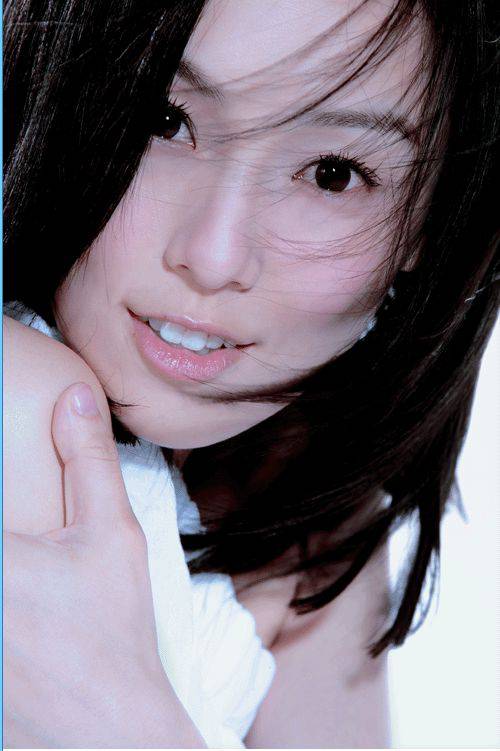 范玮琪散发青春活力唯美写真