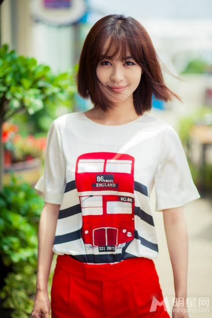 李菲儿清新气质宛若邻家女孩