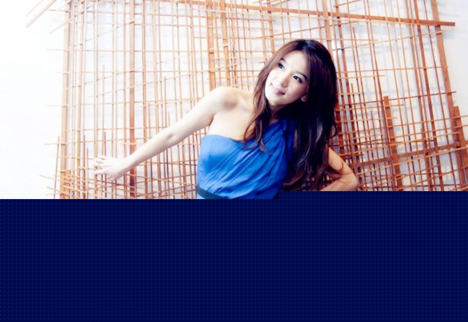 台湾女歌手田馥甄蓝色美裙显清爽可人