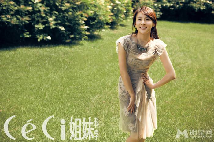 内地女演员贾青散发优雅气质写真