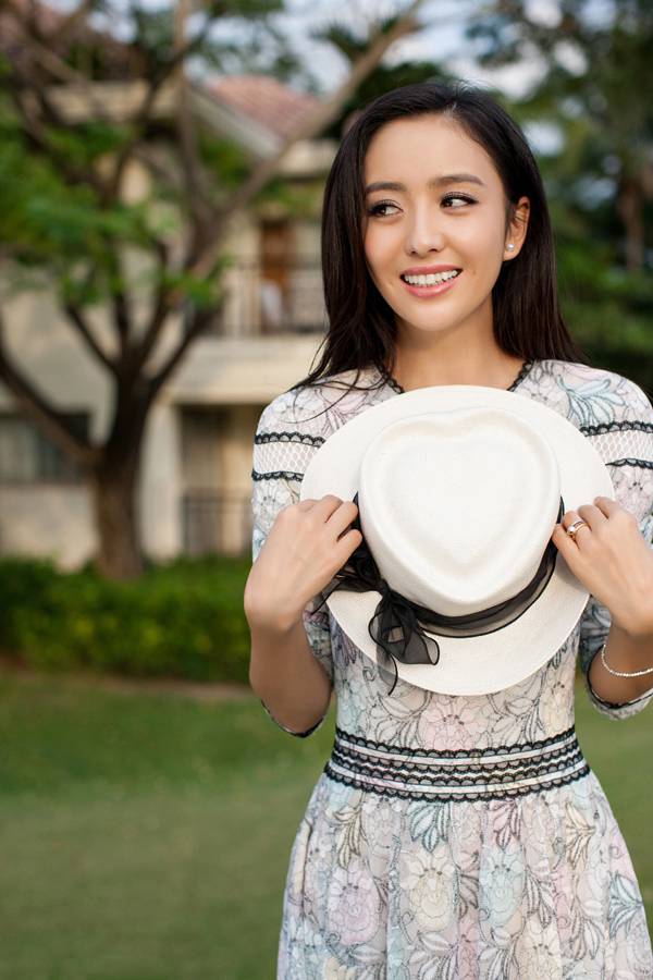 佟丽娅海边婚纱浪漫写真全集