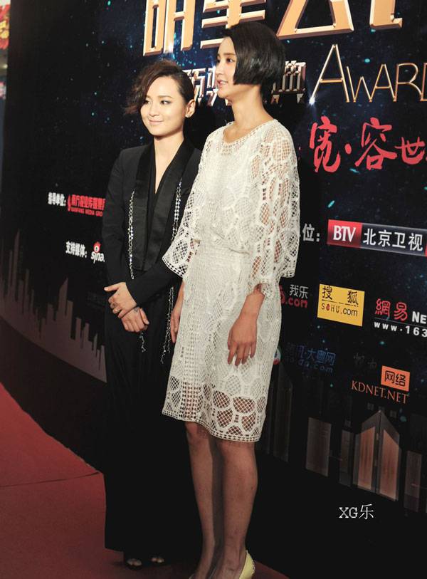 女明星周笔畅黑衣展妩媚迷人组图