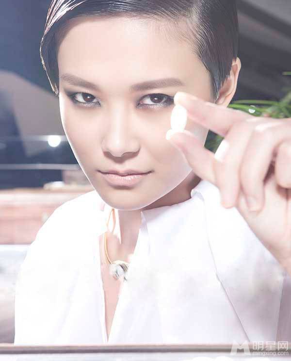 女明星李宇春时尚冷艳写真大片