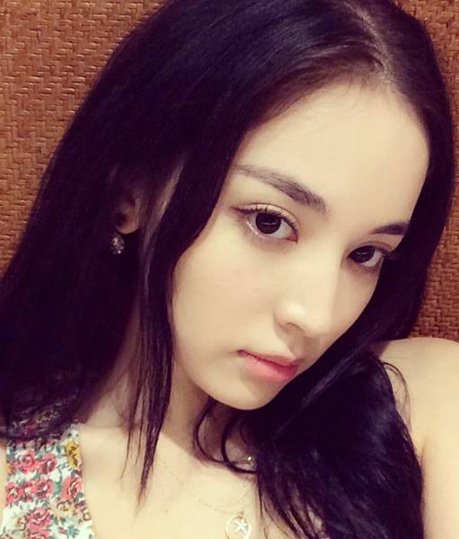 气质女星古力娜扎自拍照曝光
