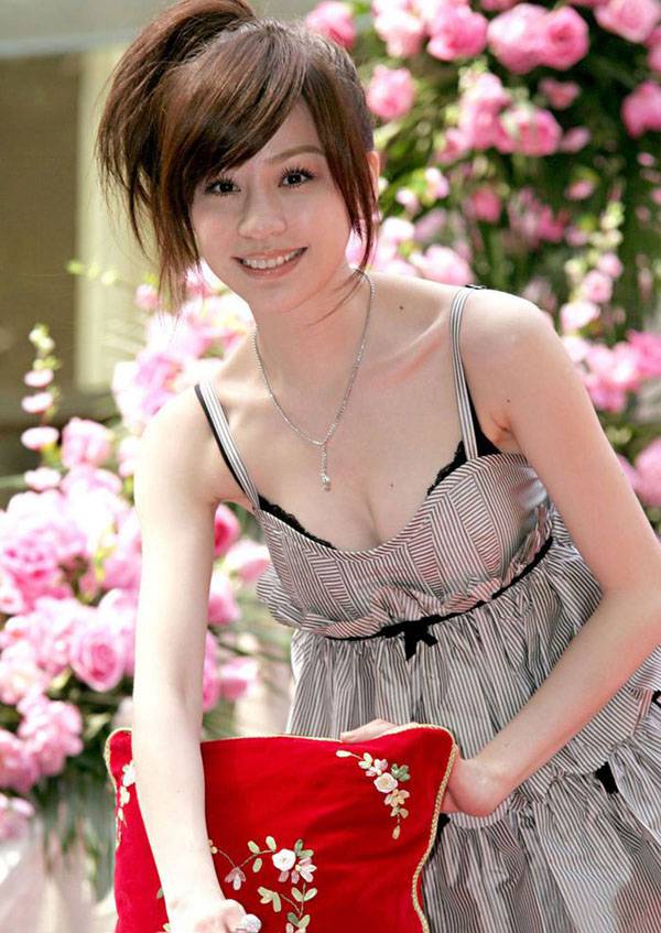 宅男女神王心凌展甜美姿态组图