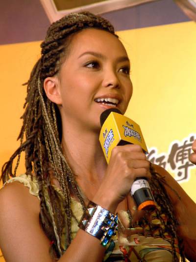 张惠妹野性装扮展妖艳风情