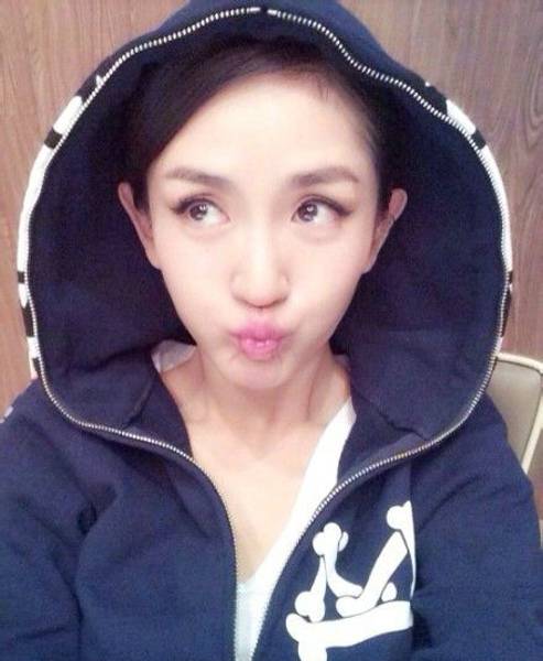 女明星谢娜超萌自拍照