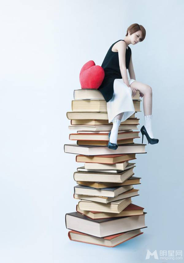 台湾女演员杨丞琳时尚休闲写真