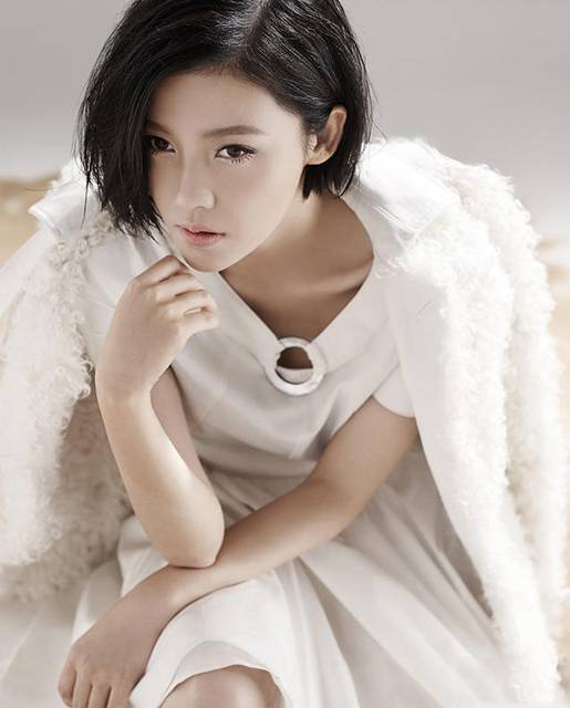 杨子姗纯白穿着展清新可人气质