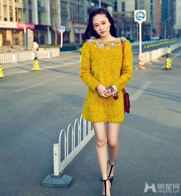 陈乔恩尽展现代时尚轻熟女街拍