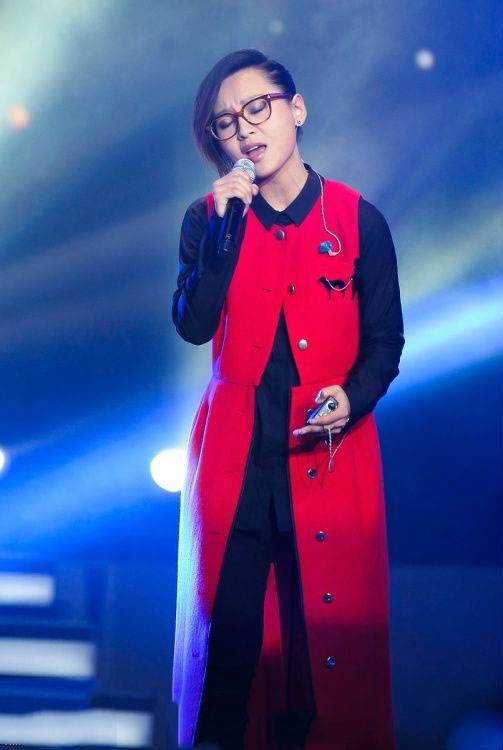 周笔畅盛装出席颁奖典礼现场组图