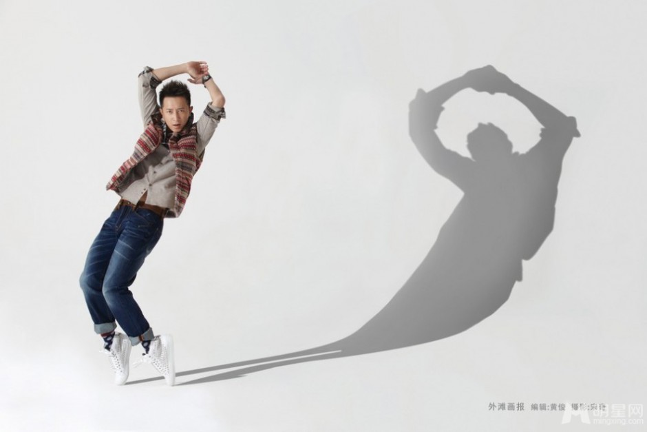 韩庚帅气登上杂志封面 潮男魅力尽展