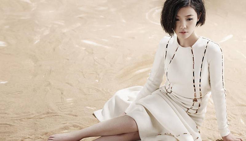 杨子姗纯白穿着展清新可人气质