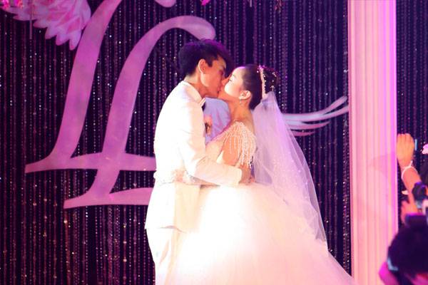 李小璐贾乃亮婚礼现场甜蜜曝光