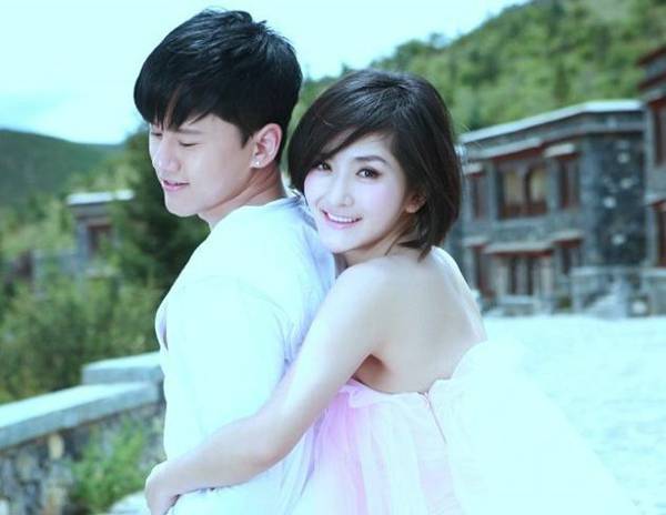 谢娜和老公张杰大秀甜蜜婚纱照