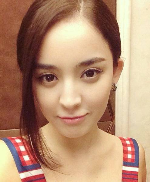 气质女星古力娜扎生活自拍美照