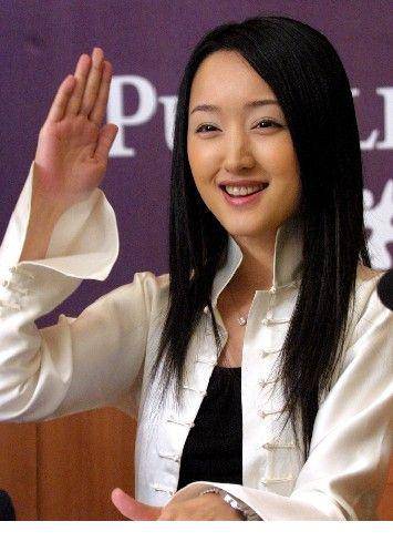 中国女歌手杨钰莹清纯可人组图