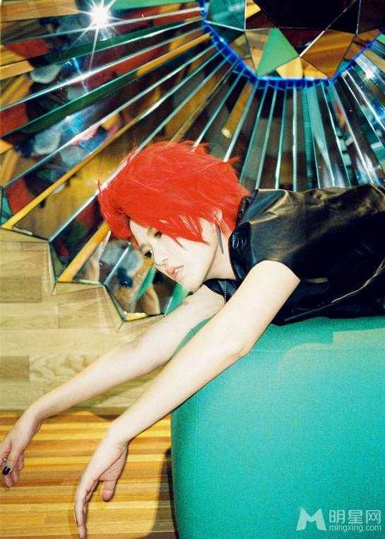 女明星谭维维红色激情个性写真
