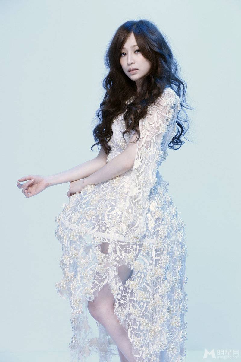 台湾女歌手王心凌华丽唯美写真
