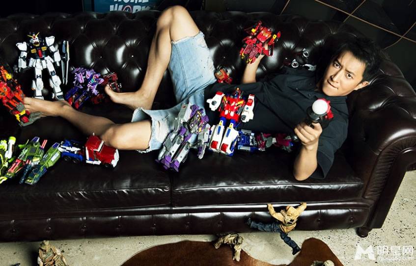 韩庚童心未泯 杂志写真尽显青春活力