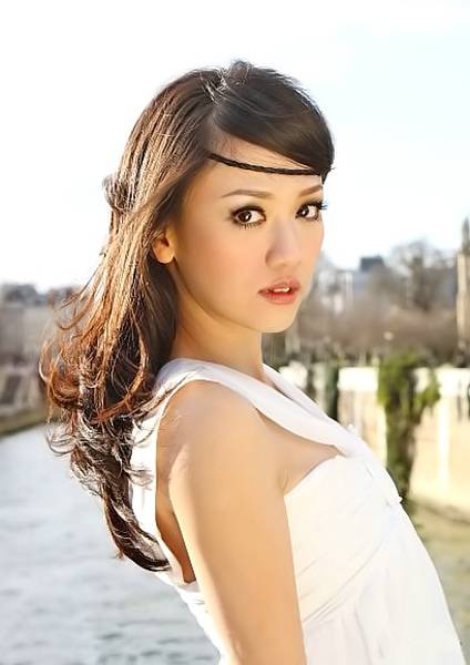 陈乔恩散发成熟女人味组图