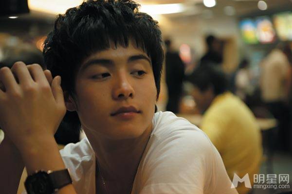 马天宇温暖笑容迷人 大显邻家男生风范