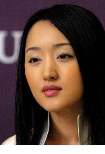 中国女歌手杨钰莹清纯可人组图