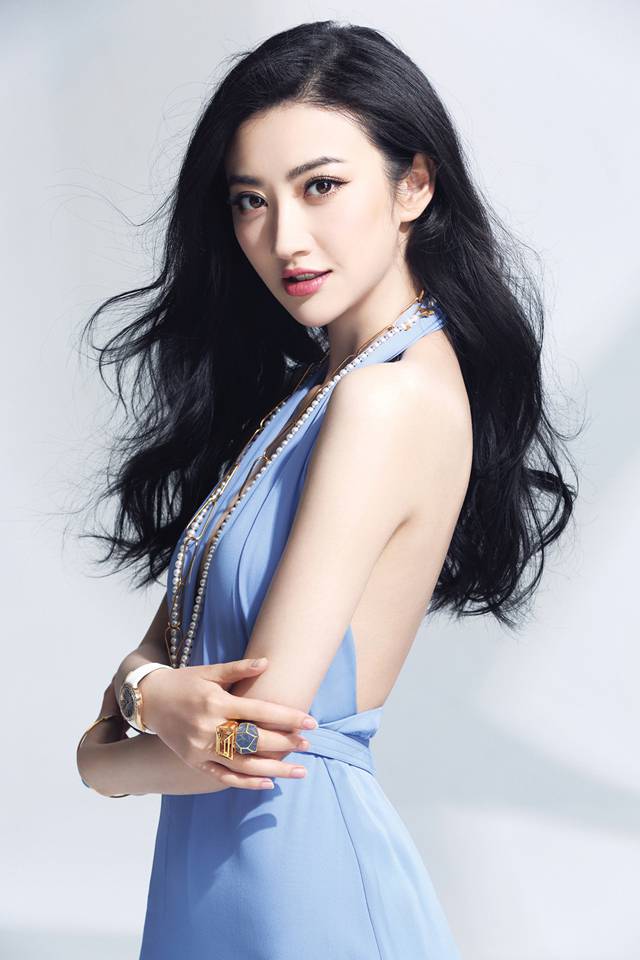 景甜化身时尚百变女郎杂志封面