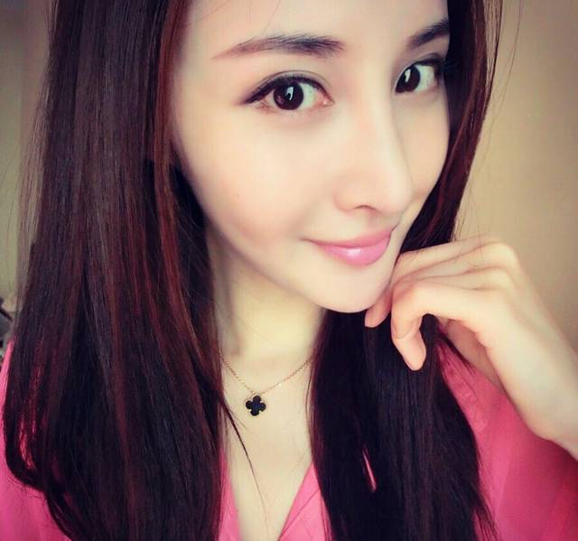 王若心清纯甜美可爱自拍