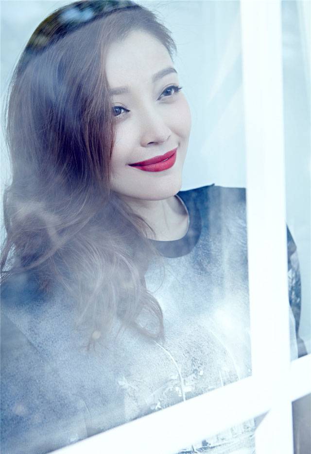 高晓菲复古红唇性感诱惑人心