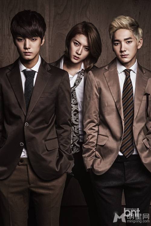 韩国帅气造型男团NU'EST冬季写真