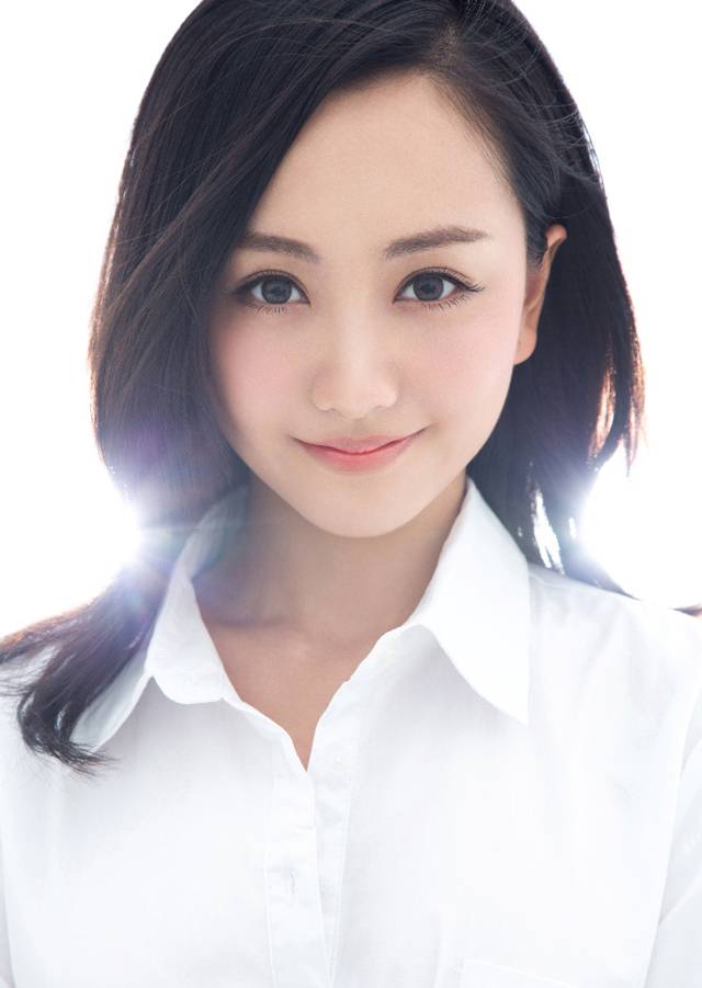 杨蓉简约白衬衫甜美逆光特写