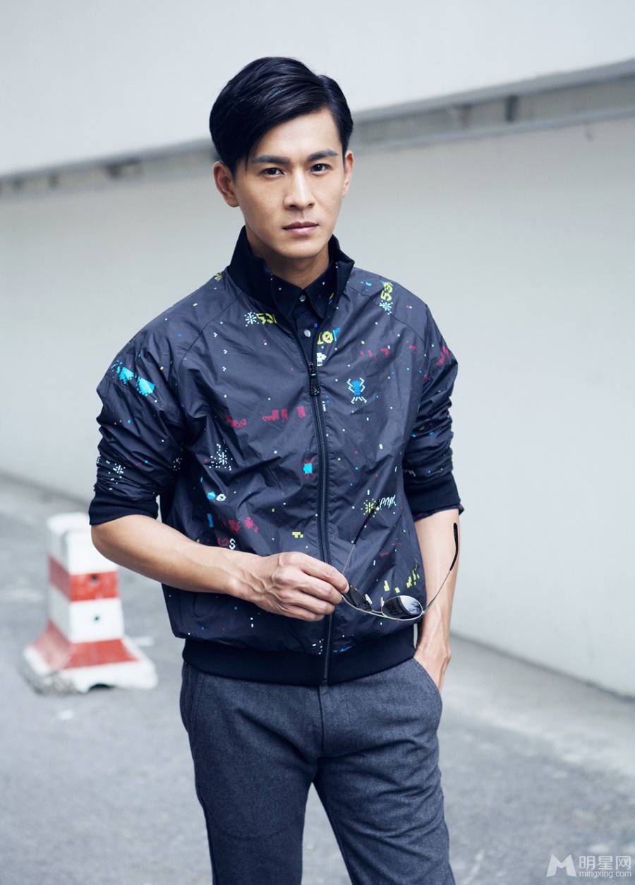 阳光帅气乔振宇时尚街拍