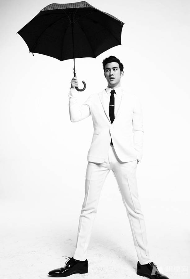 李治廷英伦雅痞时尚黑白写真