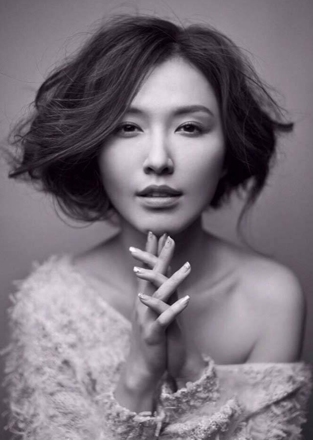 徐洁儿率性短发黑白时尚杂志造型