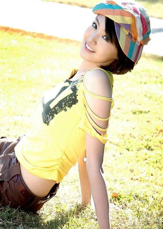 内地演员郑爽清纯动人写真