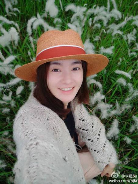 李晟素颜甜美生活照分享