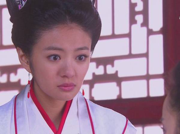 《后宫》主演安以轩古装剧照