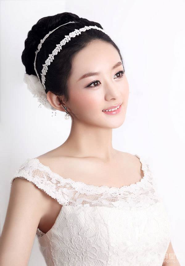 女明星赵丽颖尽显优雅轻熟女风写真