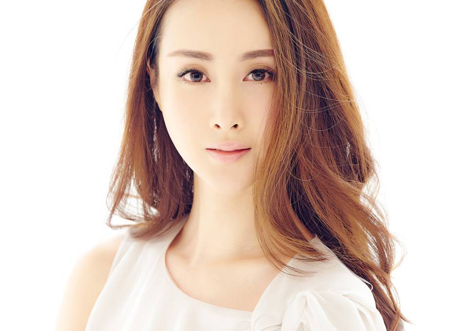 王若心甜美时尚纯白纱裙写真