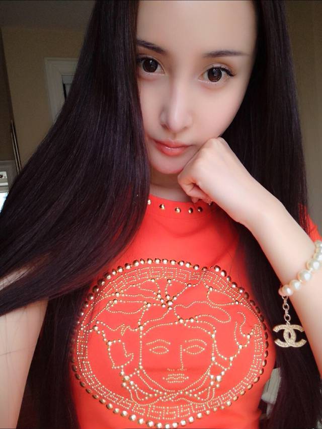 王若心甜美自拍生活照