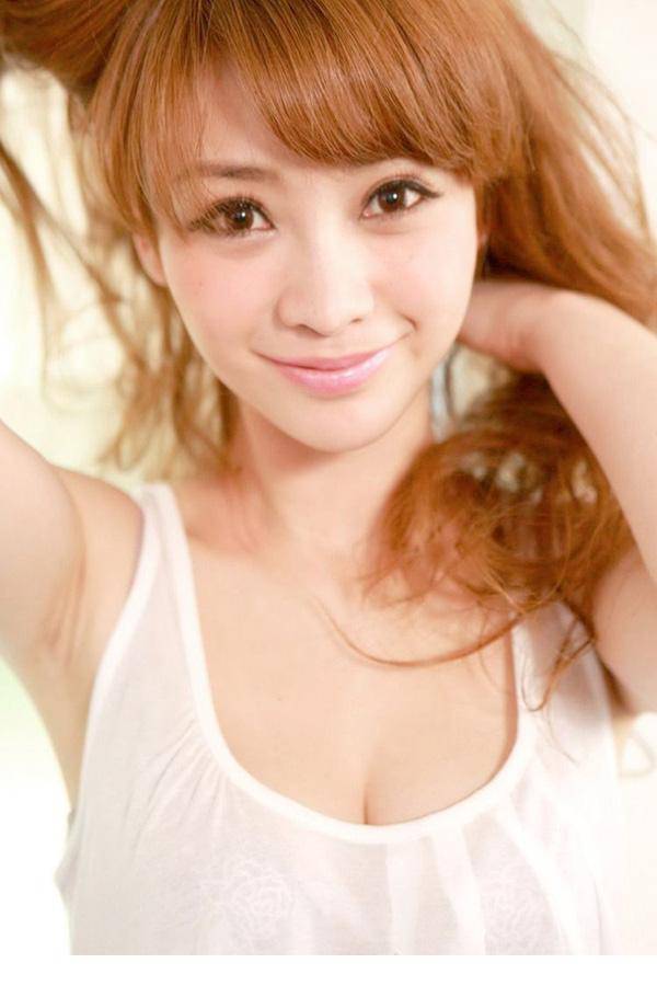 大陆性感女明星柳岩慵懒迷人写真