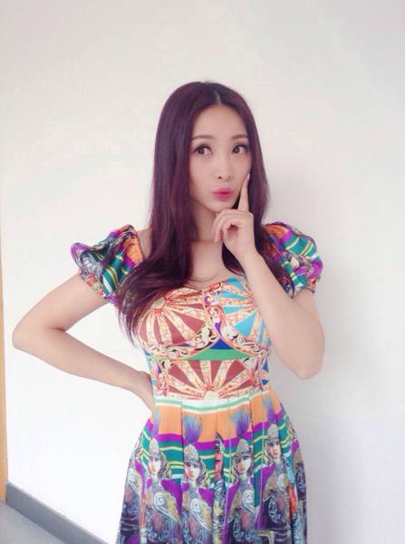 气质美女明星柳岩生活照大放送