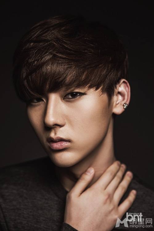 韩国帅气造型男团NU'EST冬季写真