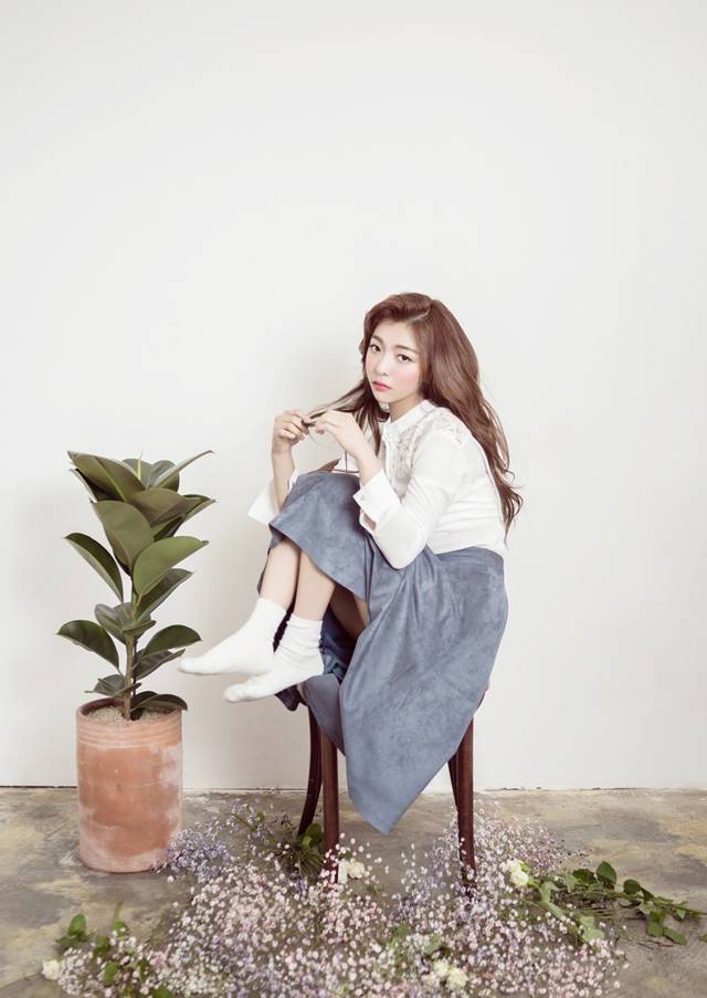 F（x）成员Luna春天素雅小清新写真