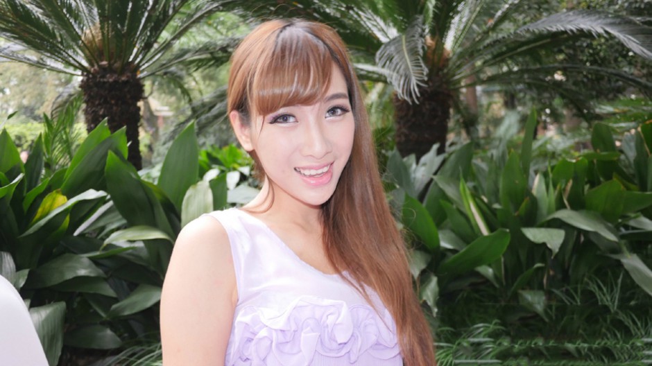 嫩模吴梓嫣甜美笑容可爱自拍