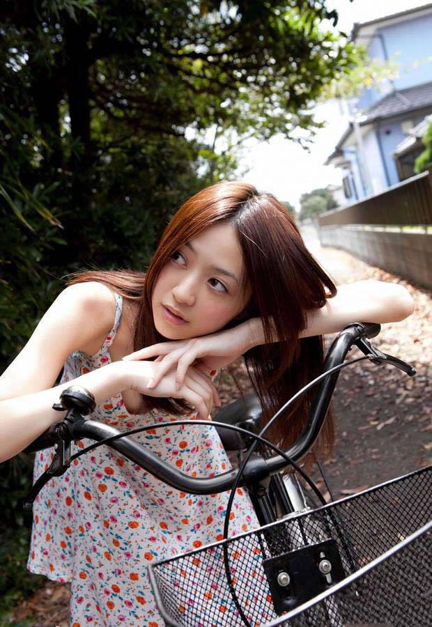 邻家能女孩逢泽莉娜夏日清凉森系写真