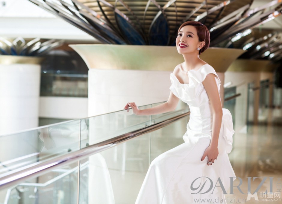 郭采洁粉嫩唯美婚纱拍摄